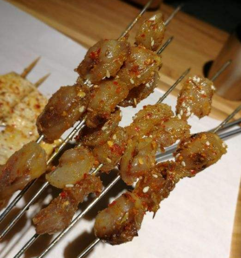 女生网评"最嫌弃"的4种烧烤,烤大蒜上榜,第四种让男生咽口水