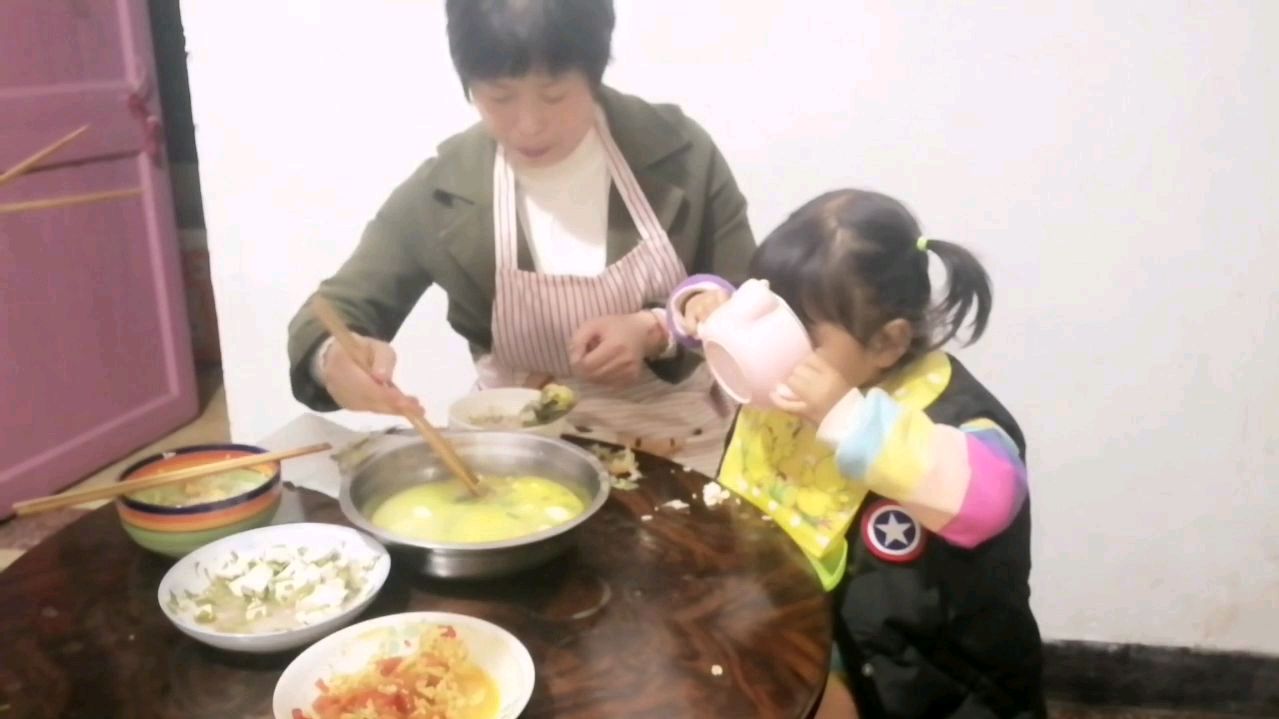 诺诺妈买两条汪刺鱼炖豆腐,汤鲜味美,孩子喝美了