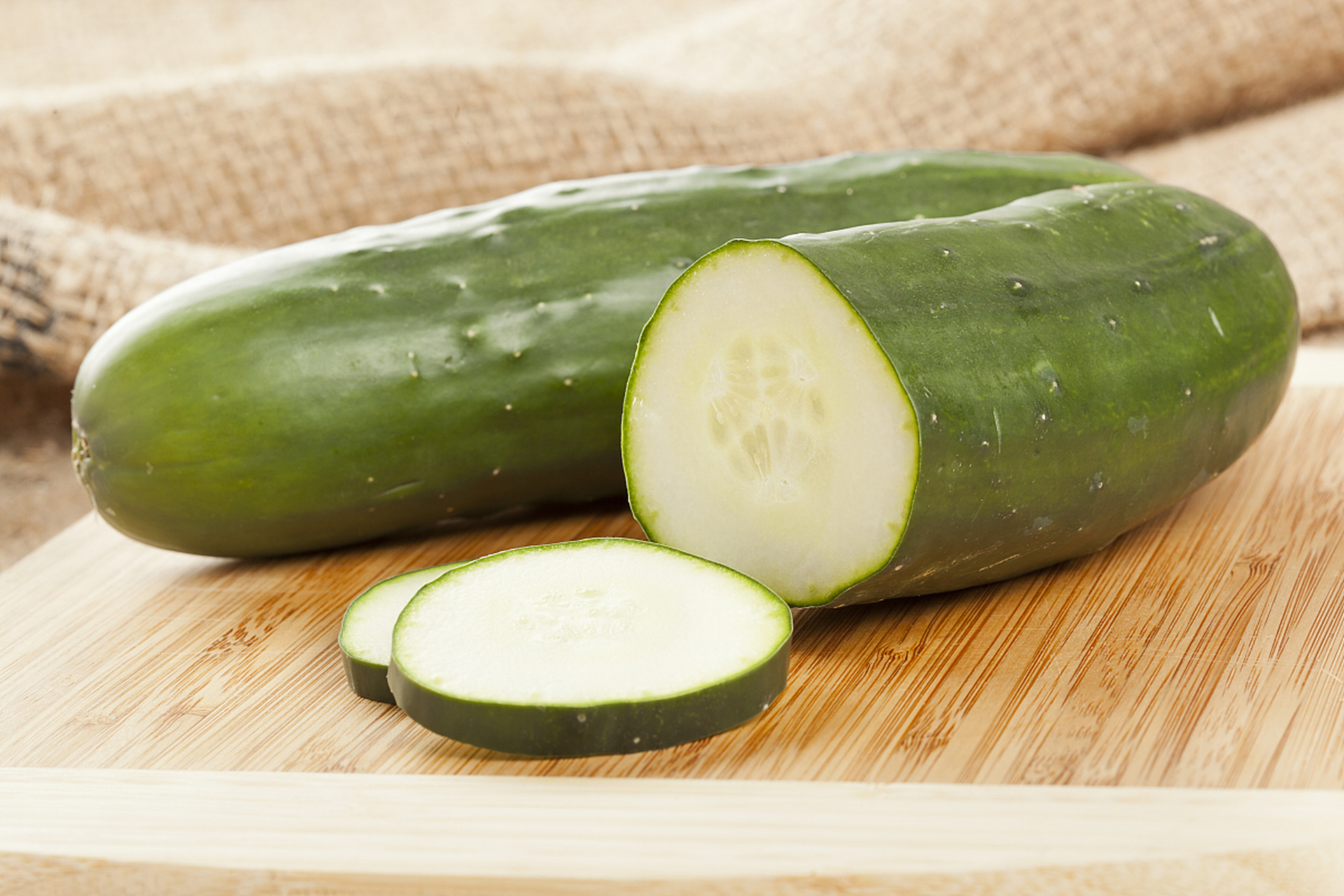 冬瓜是一种非常健康的蔬菜,主要含有这些营养成分:  1.