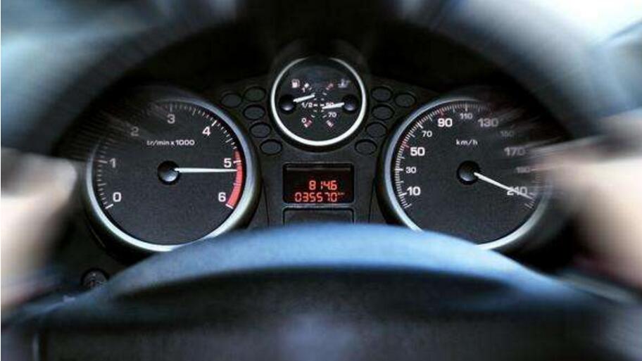 超速驾驶的碰撞后果 时速200km/h撞到物体会怎样 这是你想知道的