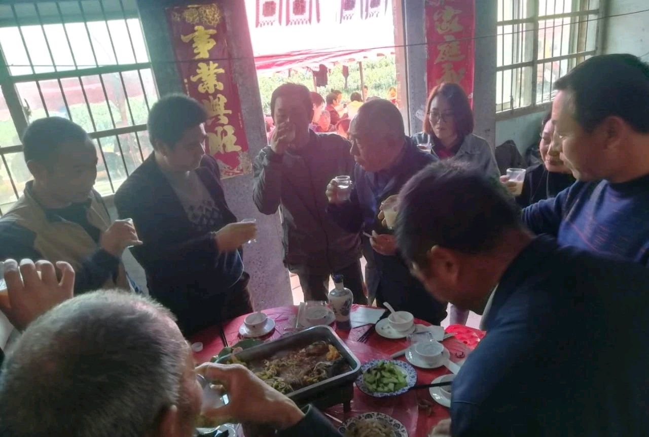 西团镇为百岁老人董桂英祝寿