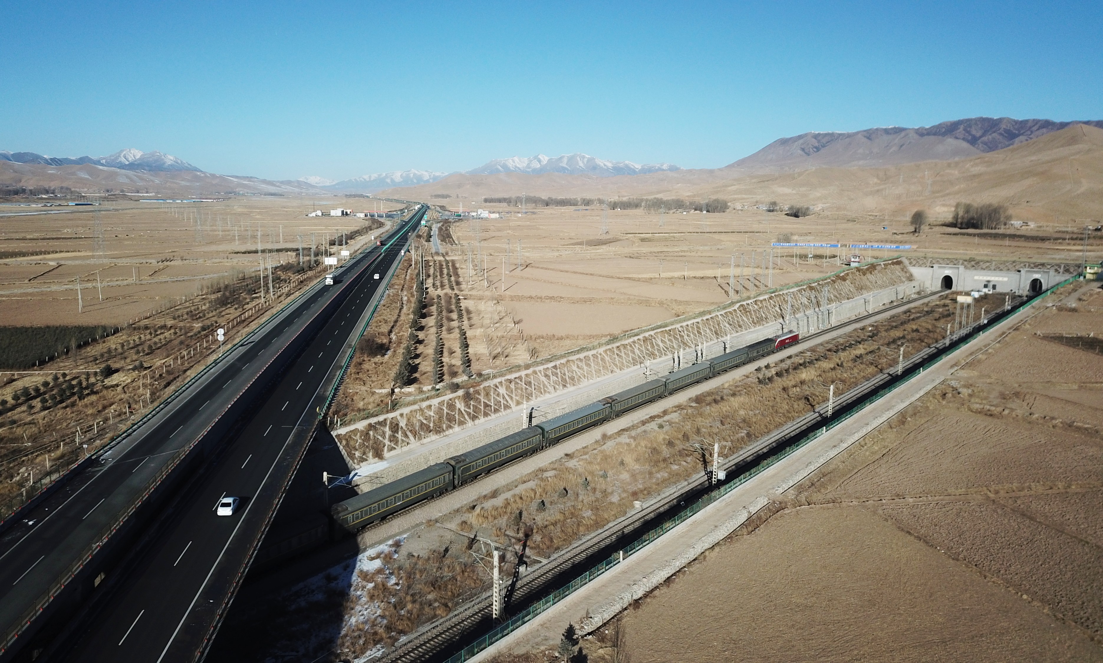 乌鞘岭特长隧道信号系统更新改造助兰新铁路更畅通