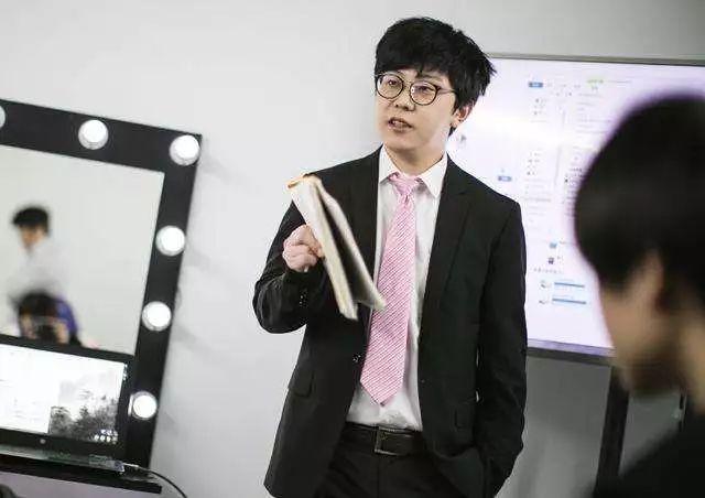 rng原主教练heart去了edg 德杯第一战谁输谁尴尬