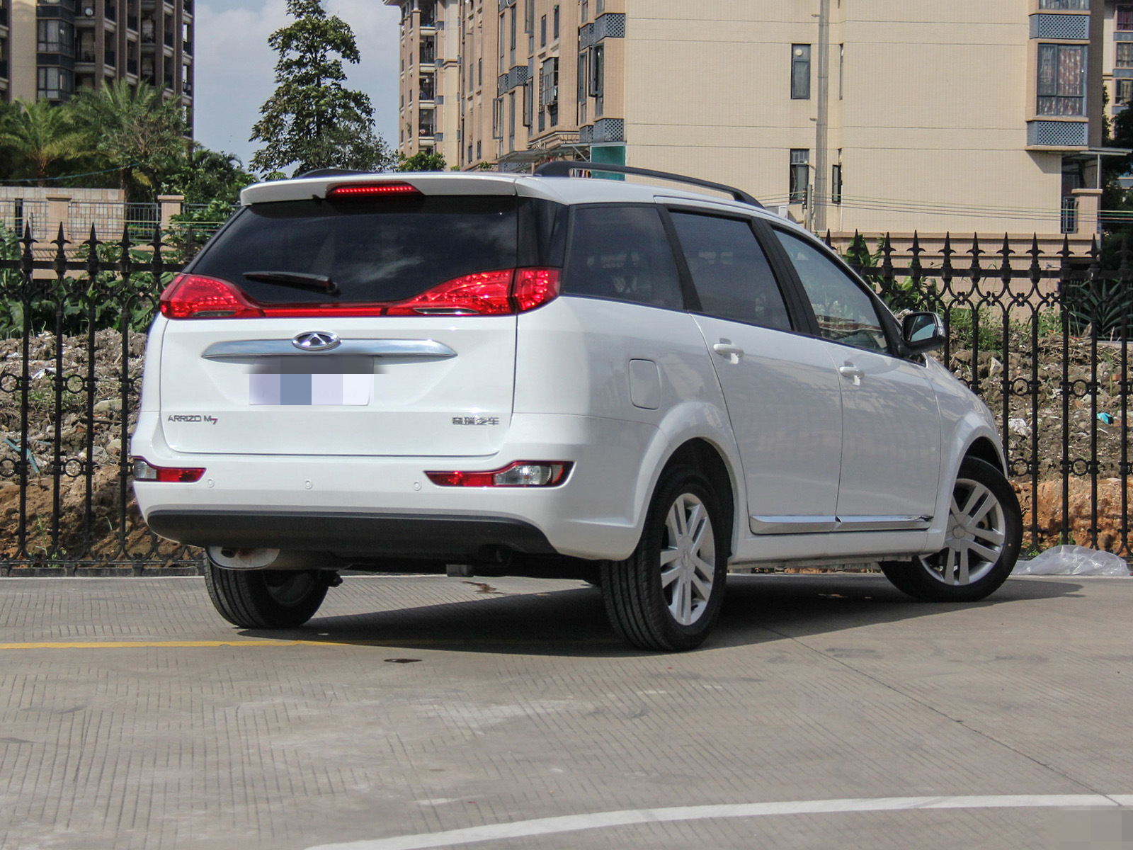 带你了解奇瑞艾瑞泽m7的霸气外观