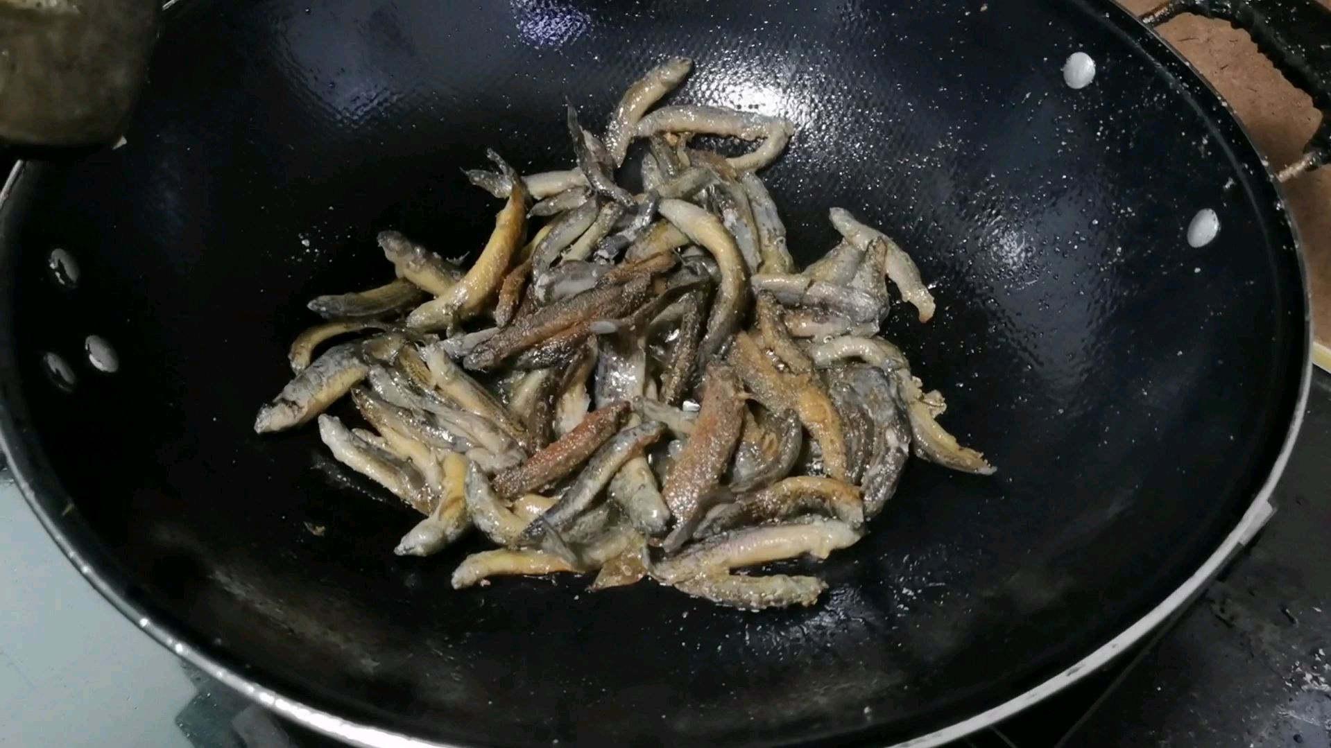 爆炒泥鳅,最佳下饭菜,儿子吃了两碗饭,直呼过瘾