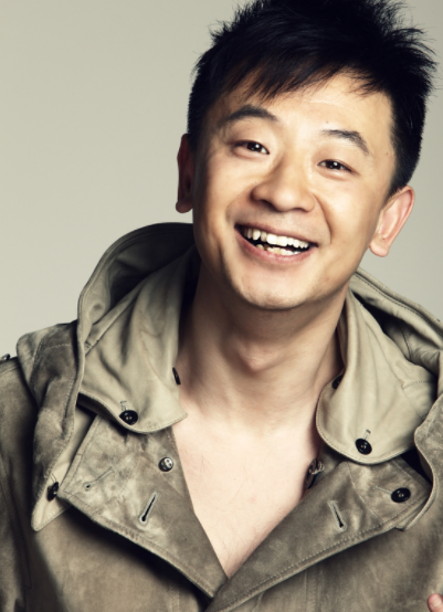 黄海波凭借热播剧《我们结婚吧》走向人生巅峰,没有想到演艺事业正