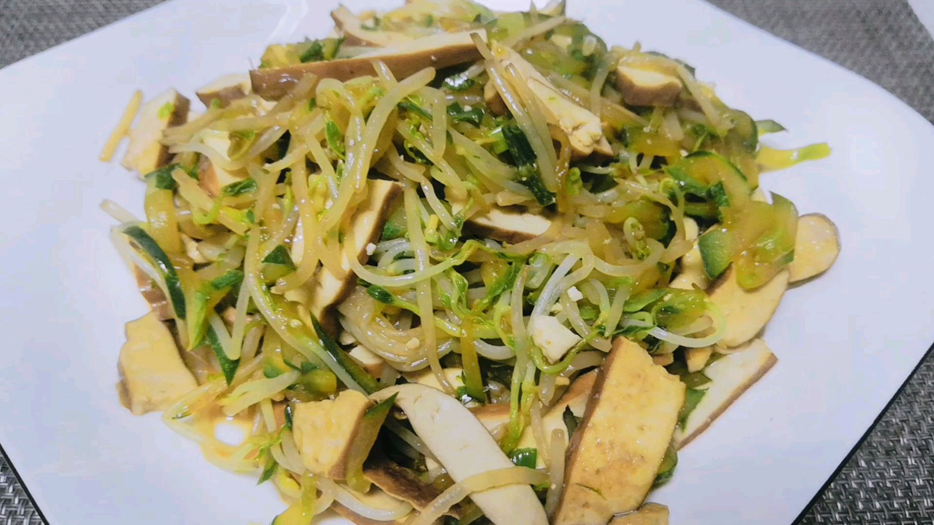 黄瓜豆芽炒豆腐干