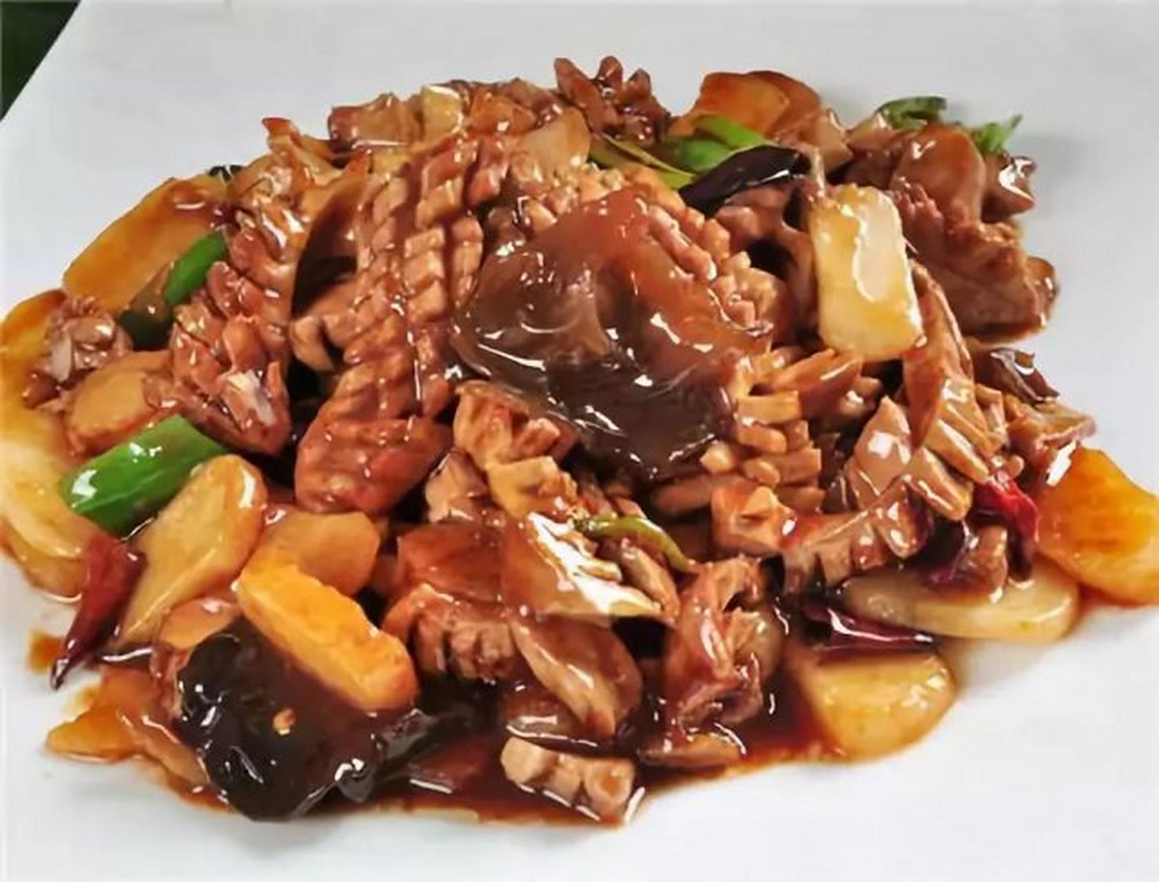 "油爆双脆"是山东济南历史悠久的传统名菜