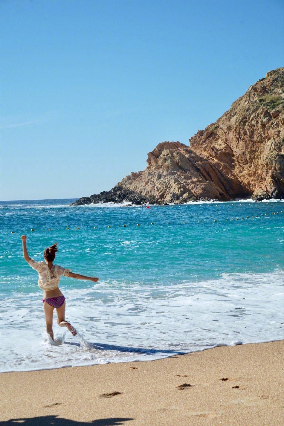 陈赫前妻晒泳装美照,身材曼妙无可挑剔,张子萱街拍气质一目了然