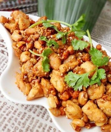 好吃的香酥鸡丁,家人客人都喜欢,周末一起做美食吧!