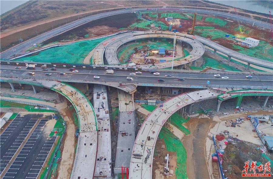 长沙东二环鸭子铺立交桥主体贯通