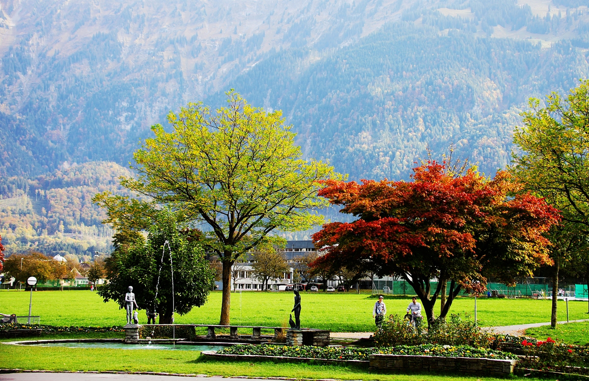 全球最美小镇之八,瑞士因特拉肯小镇.  因特拉肯是欧洲雪山少女峰脚下