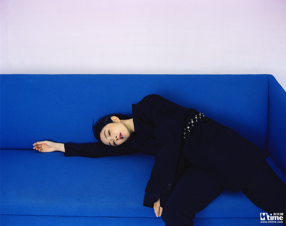 桂纶镁最新写真大片曝光 文艺复古!