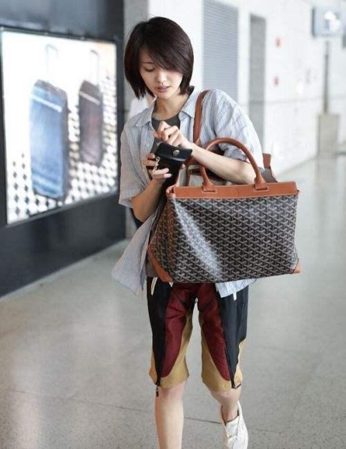 穿玩偶服眼睛蒙纱布,全程黑脸走红毯,郑爽简直是娱乐圈一股清流