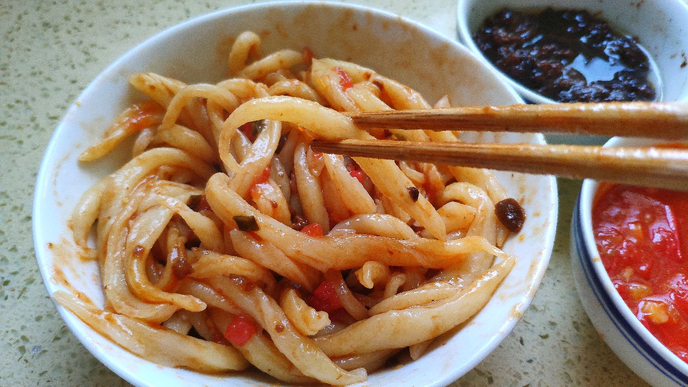 山西传统面食剔尖面,口感爽滑易消化,适合老人小孩食用
