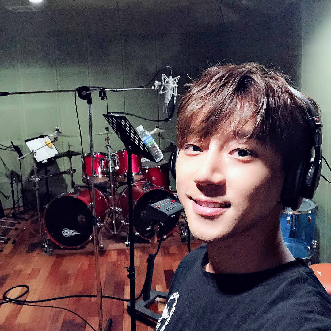 又有新歌听!黄致列sns汇报近况"正在录音中"