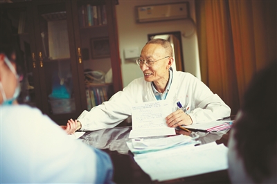 85岁老党员王永钧在丁桥开诊 坚守一线只为诠释医者初心