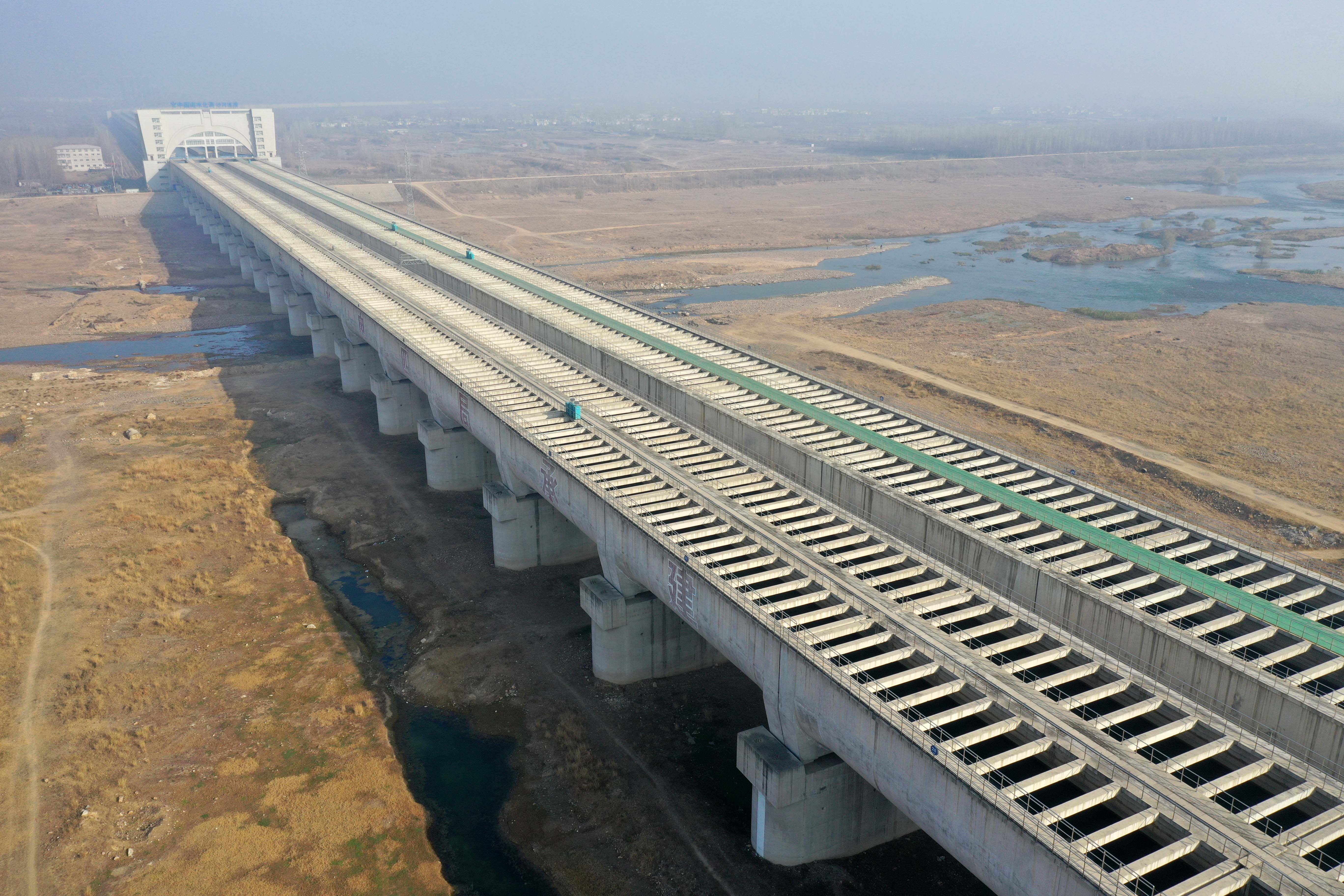 冬日俯瞰沙河渡槽