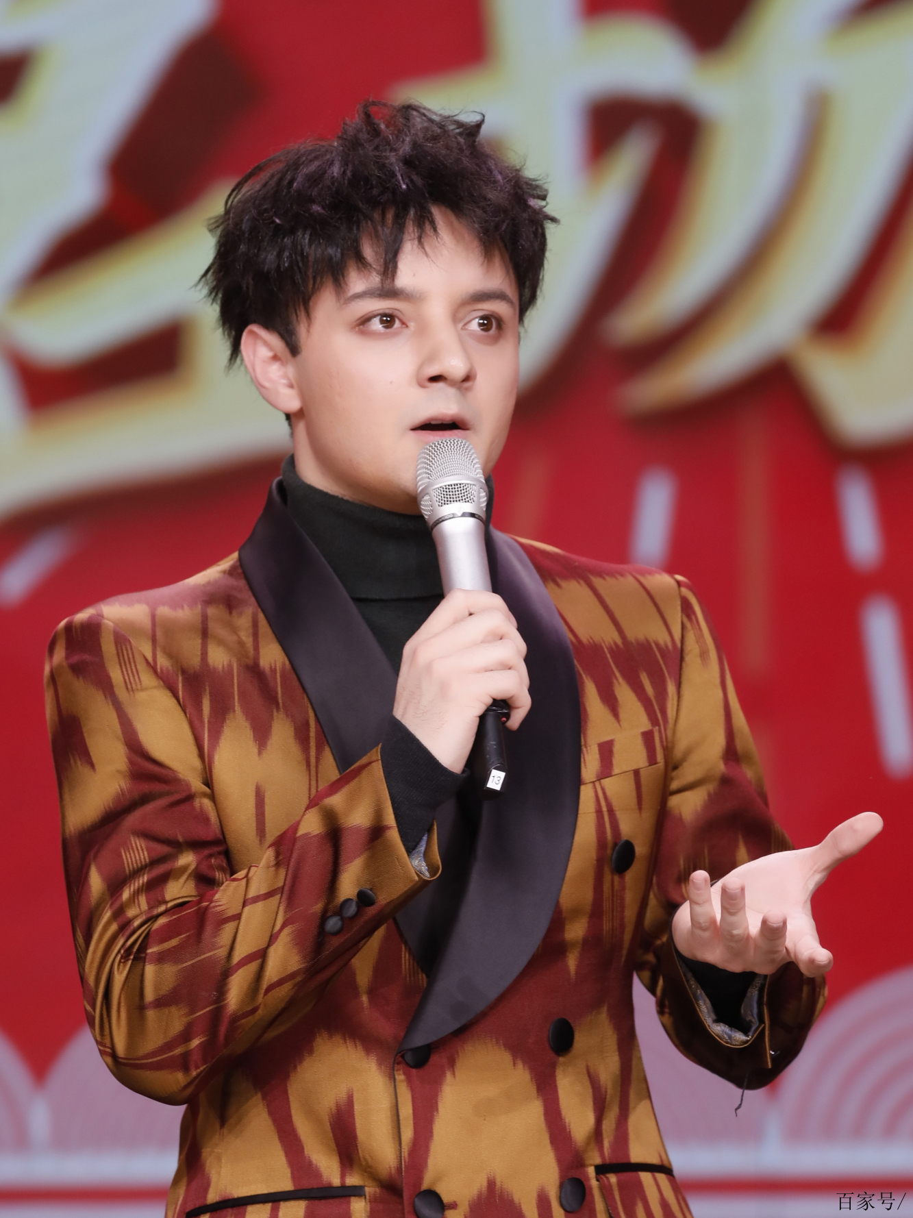 阿尔法自己植发(阿尔法植发还是戴假发)