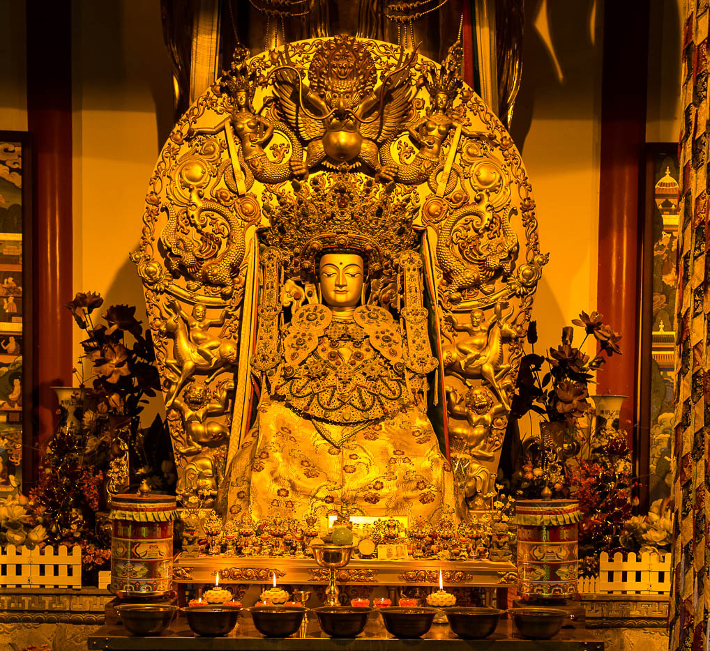 世界上只有两尊这样的佛像,一个在拉萨大昭寺,另一个就在西安