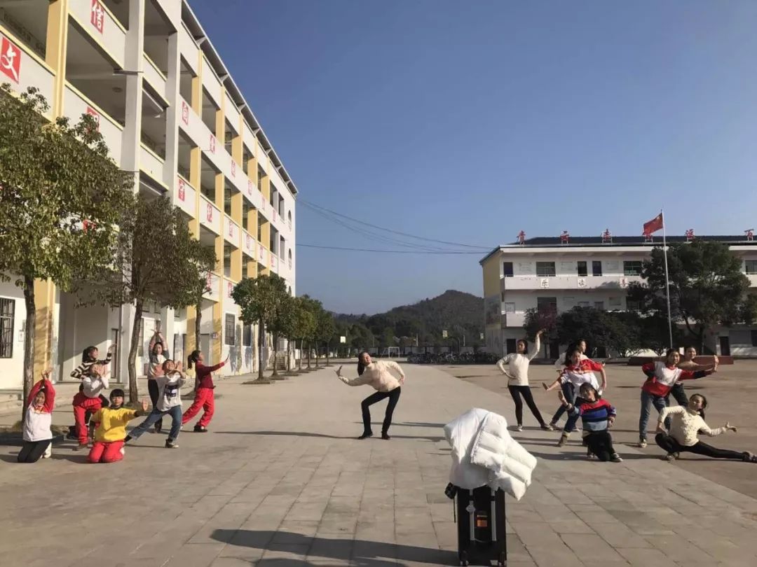 青溪中学节目「版纳印象」,翩翩然美人如兮