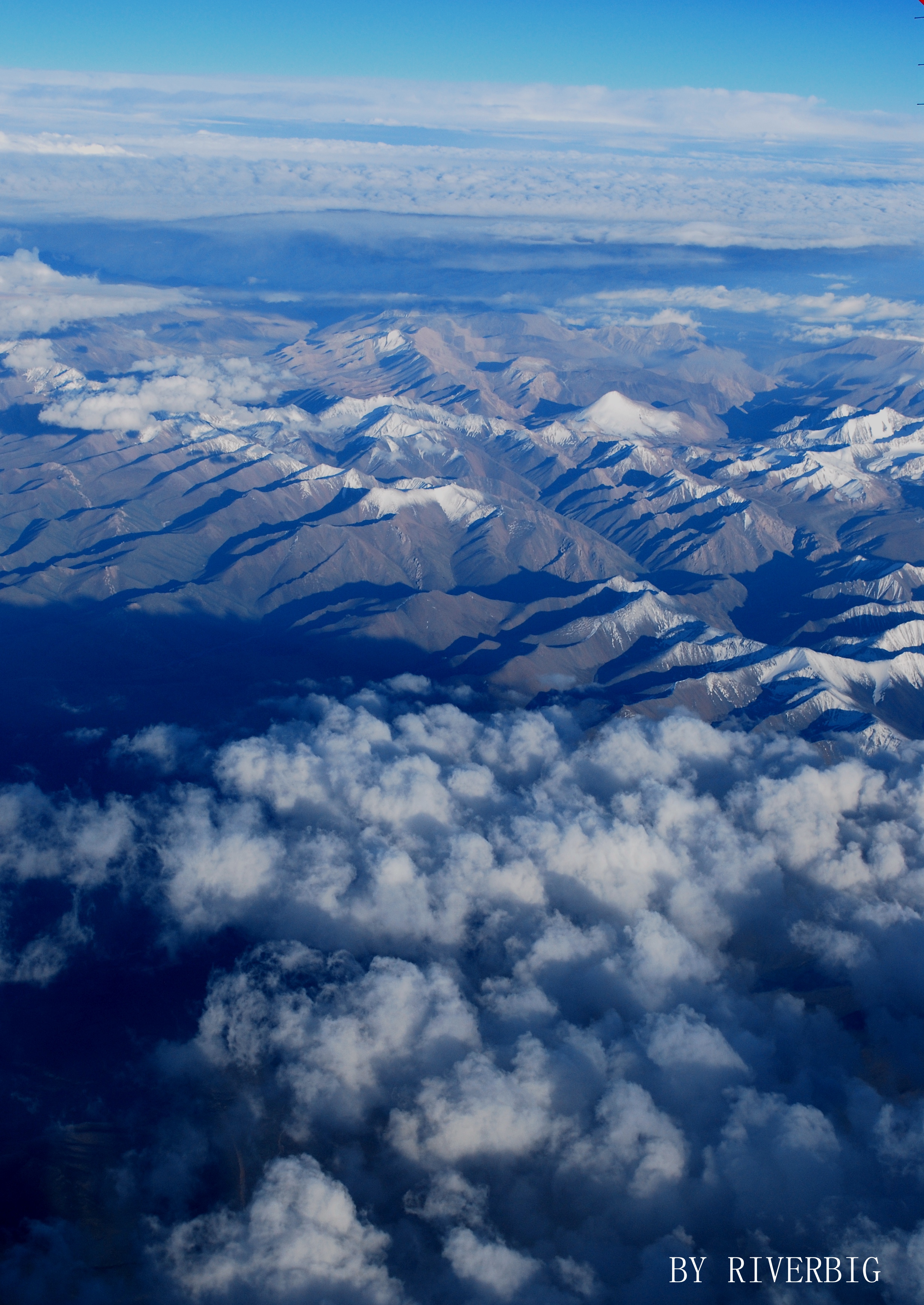 云下天山——奇异壮阔的褶皱之美