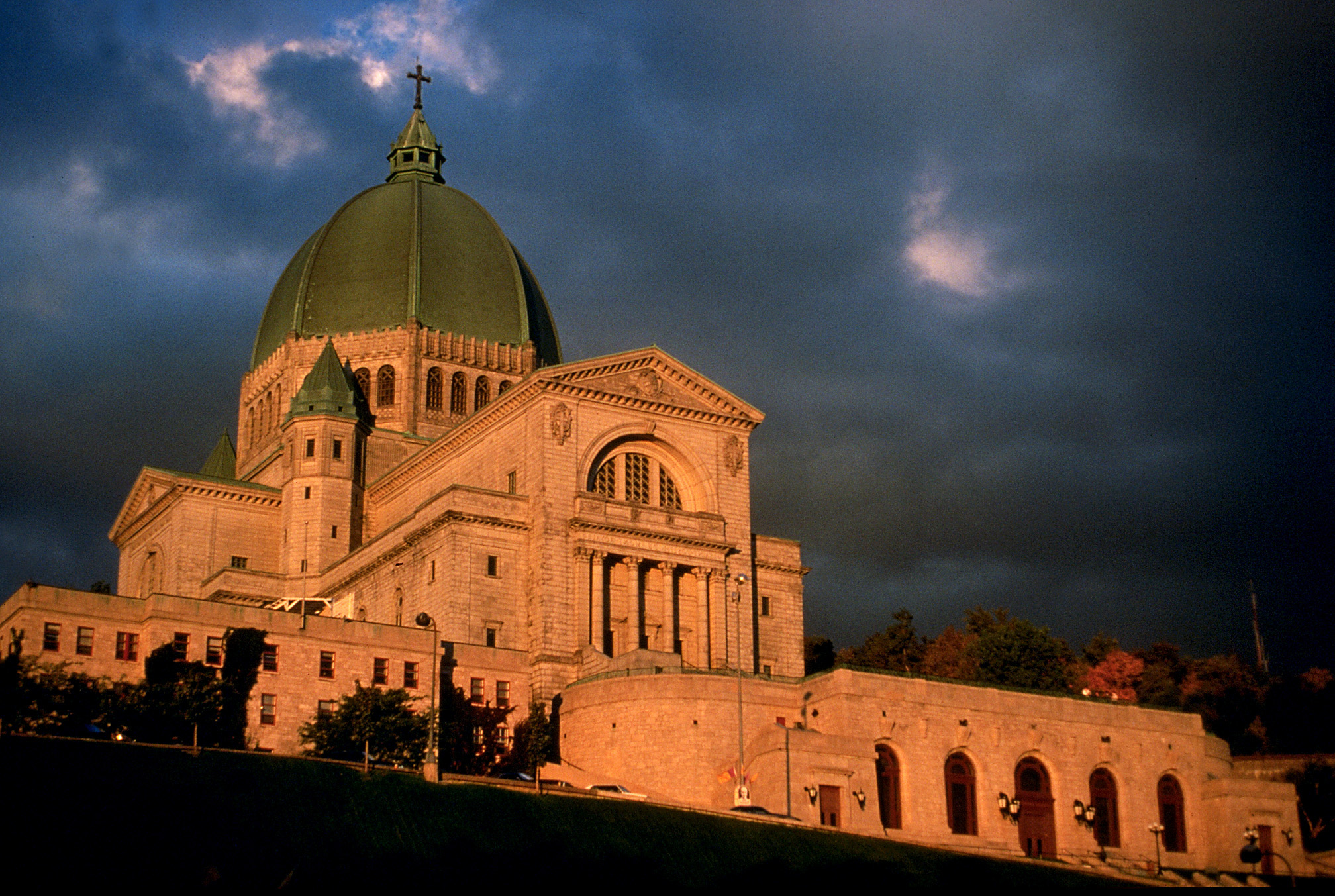 盘点加拿大·蒙特利尔的著名景点,从你所熟知的塔谈起