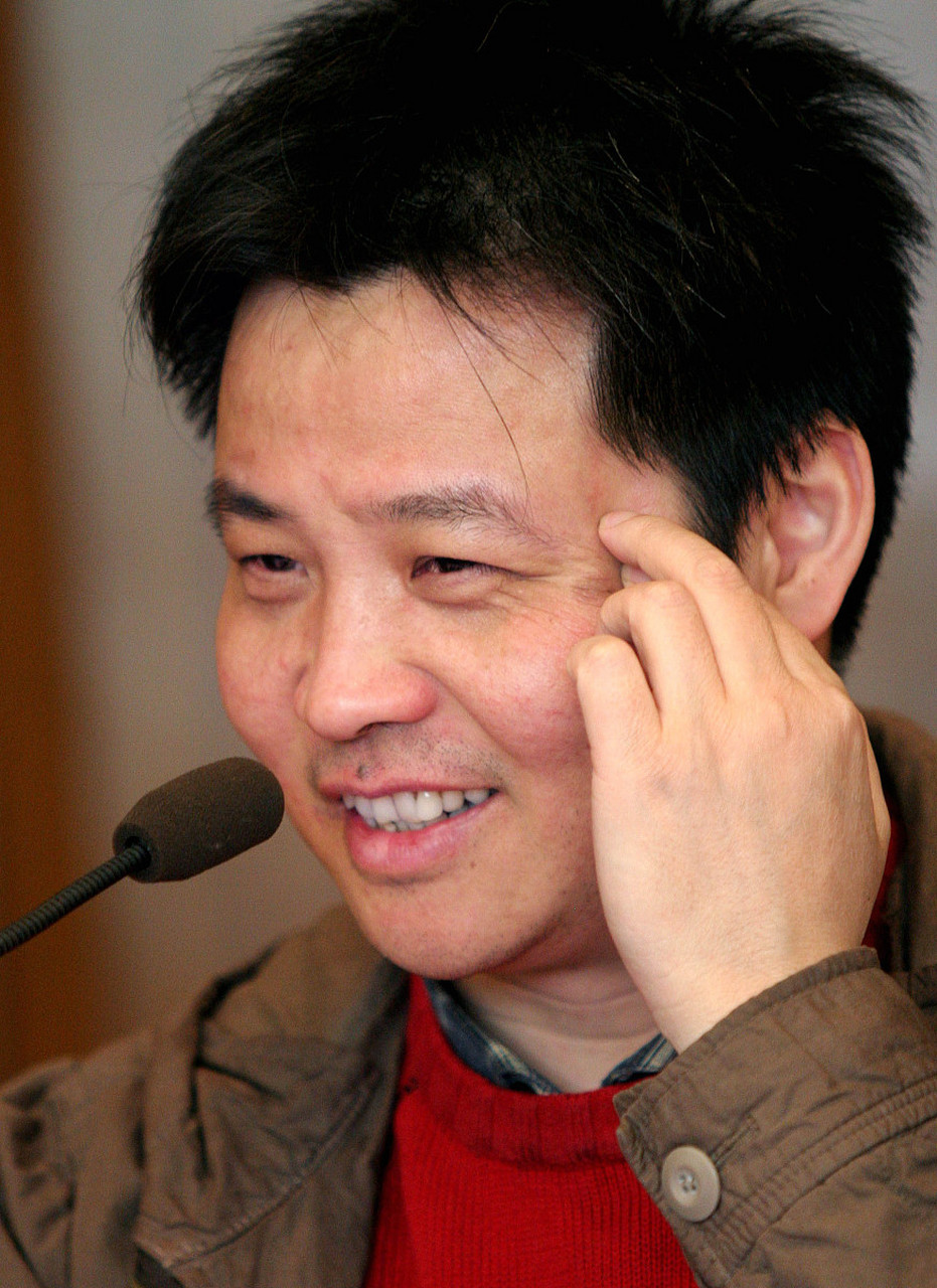 余华曾说:"我不再装模作样地拥有很多朋友,而是回