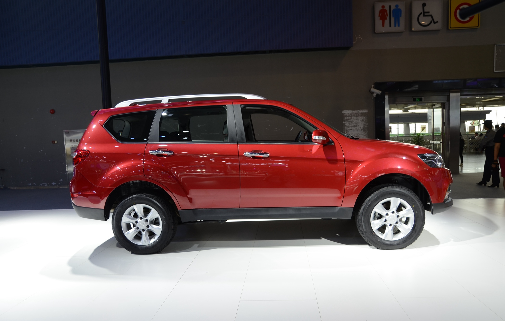 为大家浅读一款陆风x8,造型优美,一起观赏