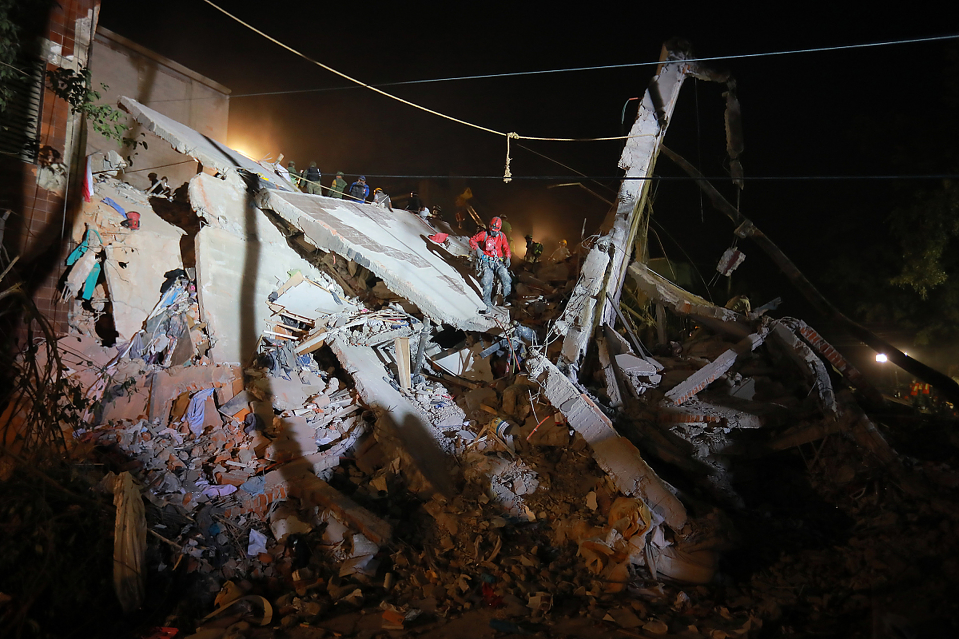 1级地震,这次地震震中20公里内人口及其稀少.