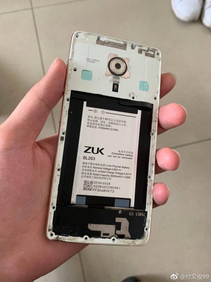 联想zuk z2pro玩高空飞机,网友:边框好评!