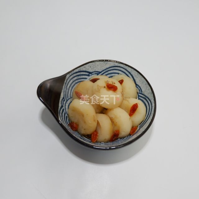冰糖枸杞蒸荸荠,清甜爽脆,生津润肺