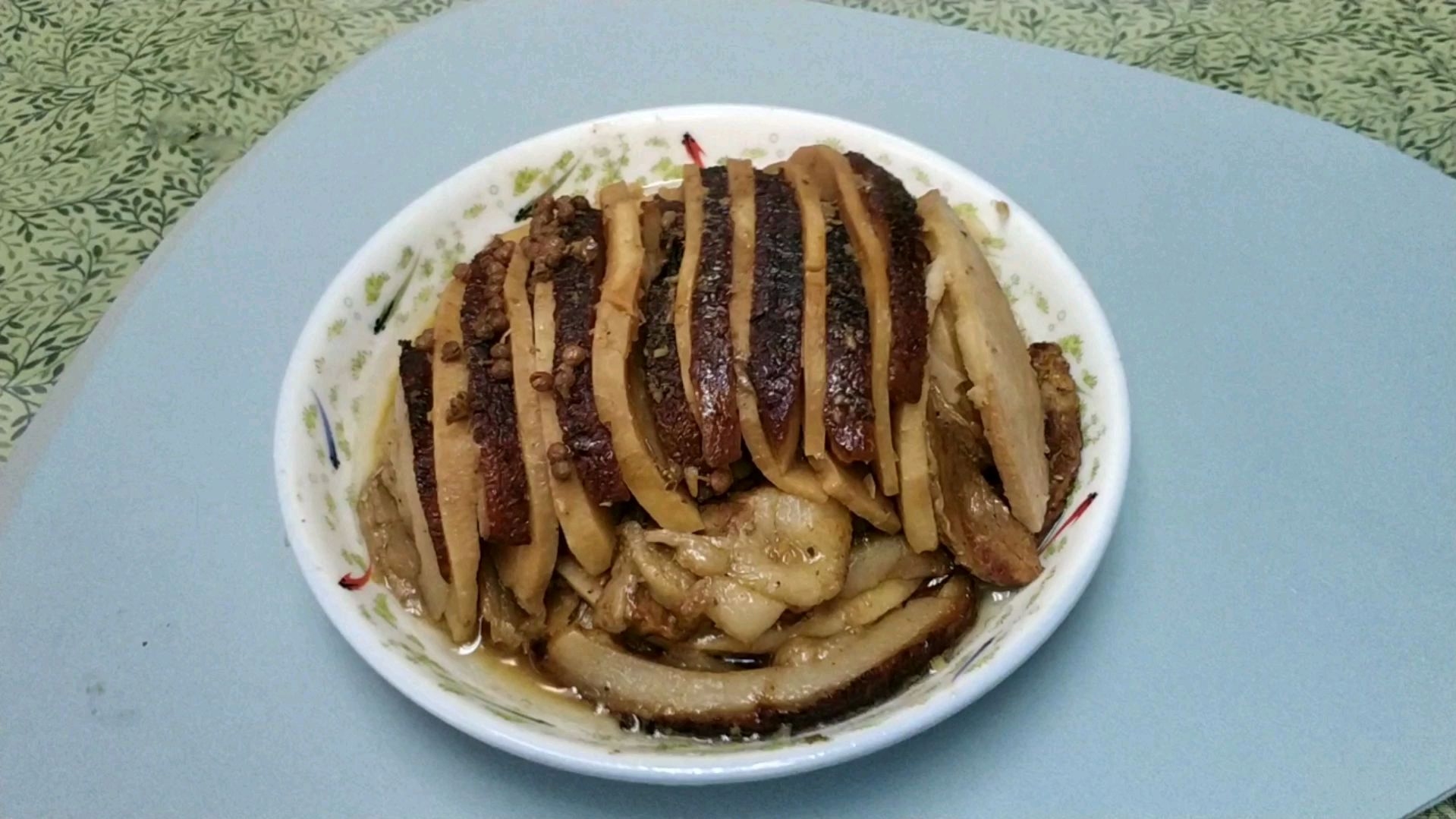 芋头扣肉,家常做,芋头粉糯肉入口即化