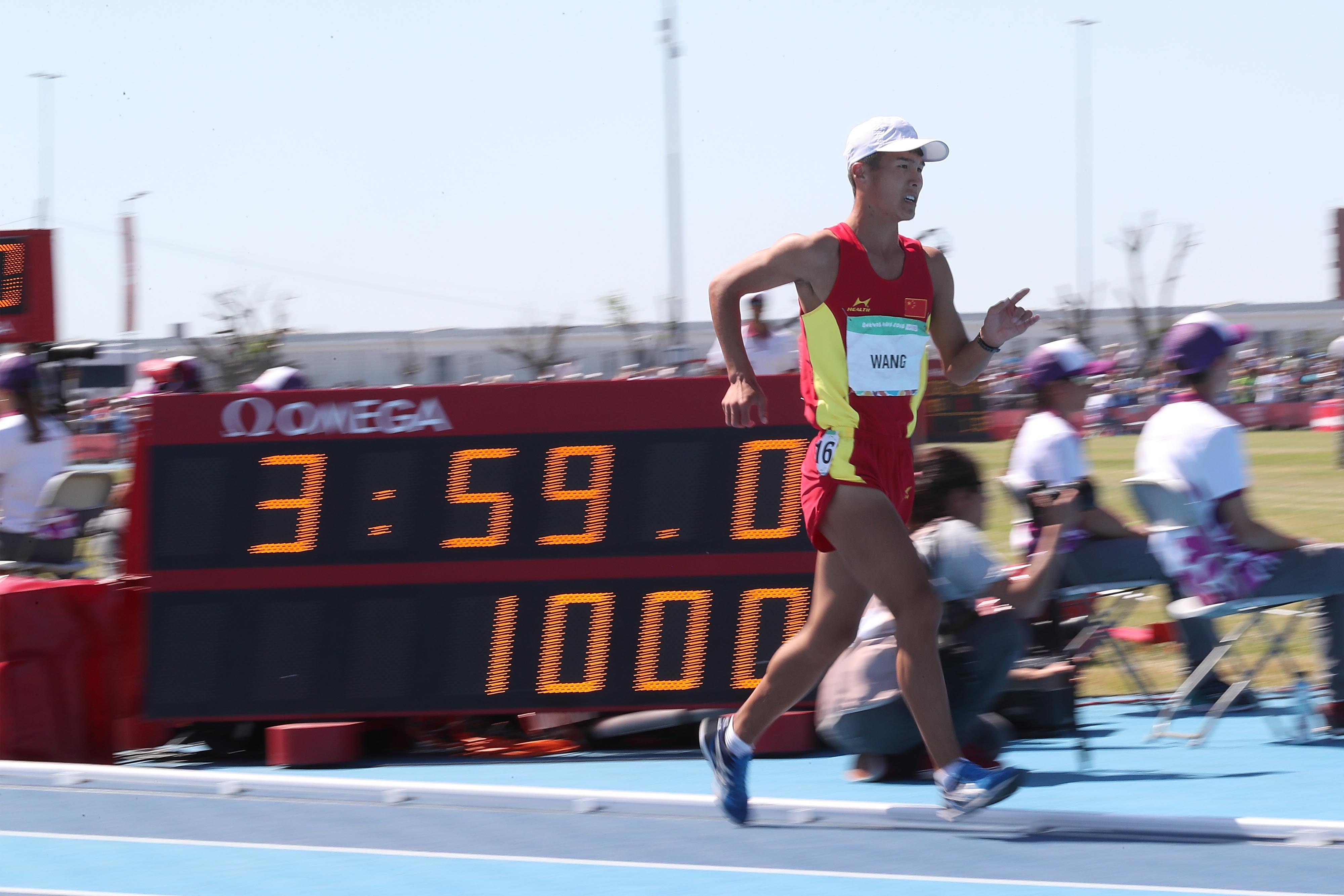 田径——男子5000米竞走:中国选手王欣被判犯规(2)