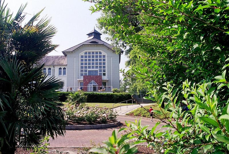 理肤宝水小镇的街道具备典型乡村风格,走在街上可感受历史悠久的欧洲