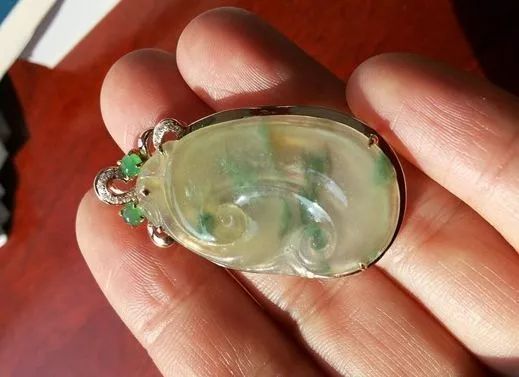 翡翠变种发黄了怎么办?试试这招!