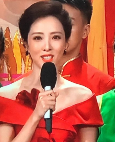 2019央视春晚李思思荧光口红为什么上热搜?网友:求色号