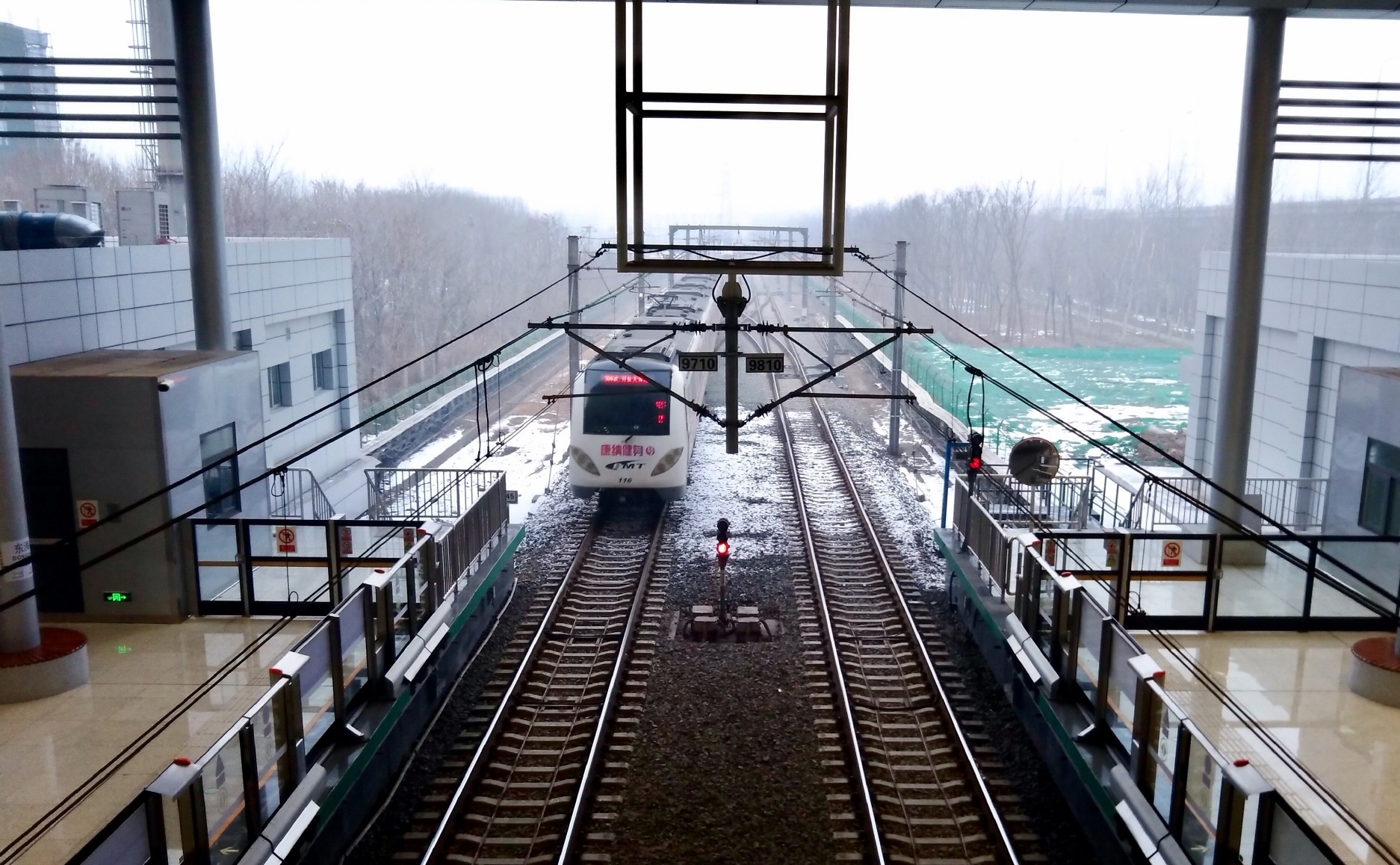 天津地铁9号线东海路站重建后焕然一新:继续作为永久终点站运营