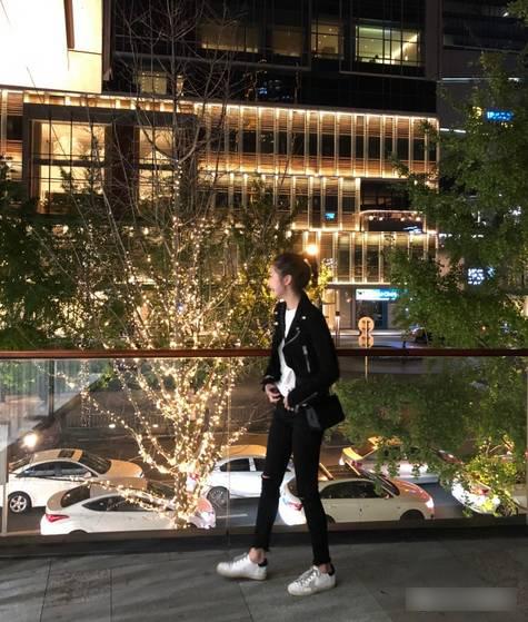 豆得儿新街拍秀长腿,她却说自己没有p图