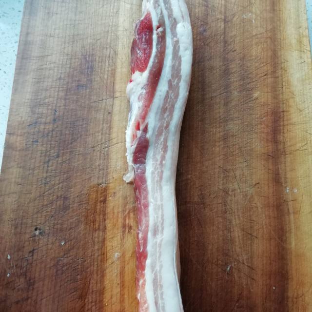 红烧肉这样做,颜色红亮,好吃到放不下筷子