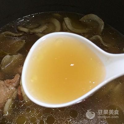 地老鼠土茯苓骨头汤 祛湿去燥 治风热咳嗽痰多