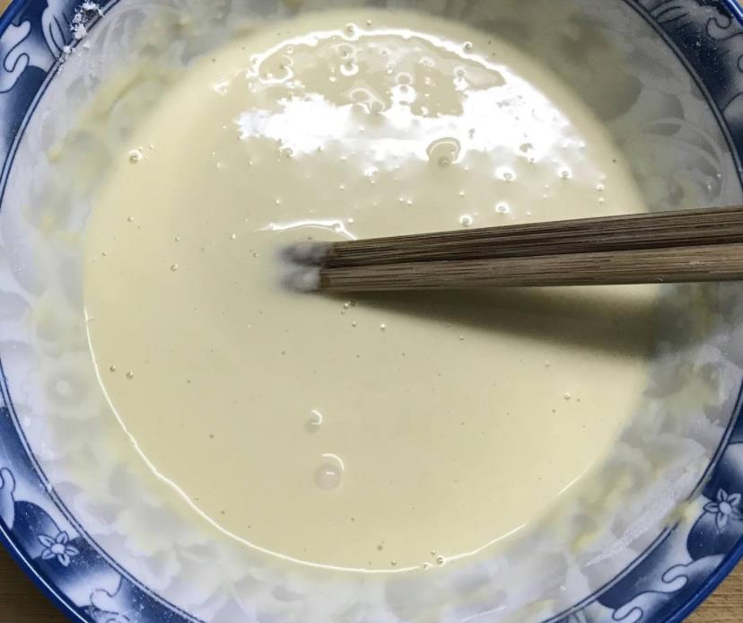 炸鱼时,大厨教你这样调面糊,炸好的鱼外酥里嫩更美味,太解馋了 炸鱼时,大厨教你这样调面糊,炸好的鱼外酥里嫩更美味,太解馋了