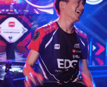 lol:职业选手这几个迷之笑容,已经笑成了过去式!