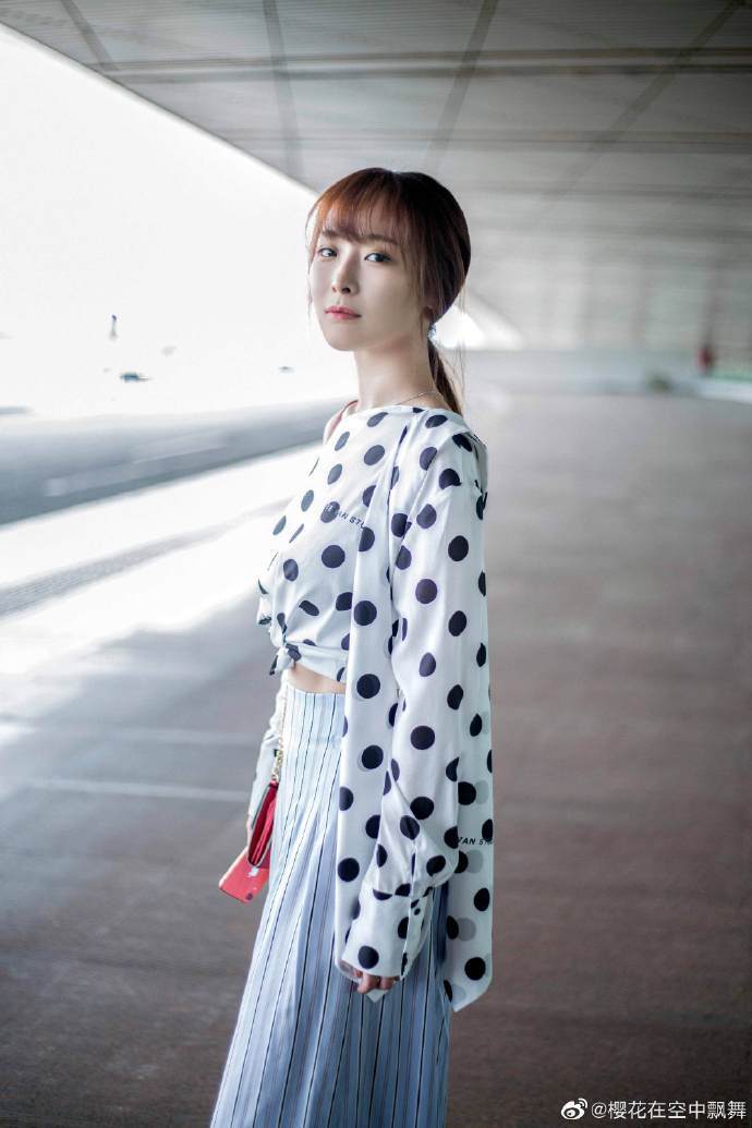 >>关注#李曼#关注明星#日常穿搭