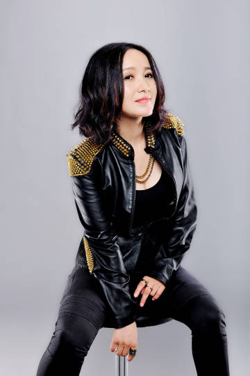 曾4次上春晚的她,被已婚恩师欺骗感情,而如今她的仍然单身!