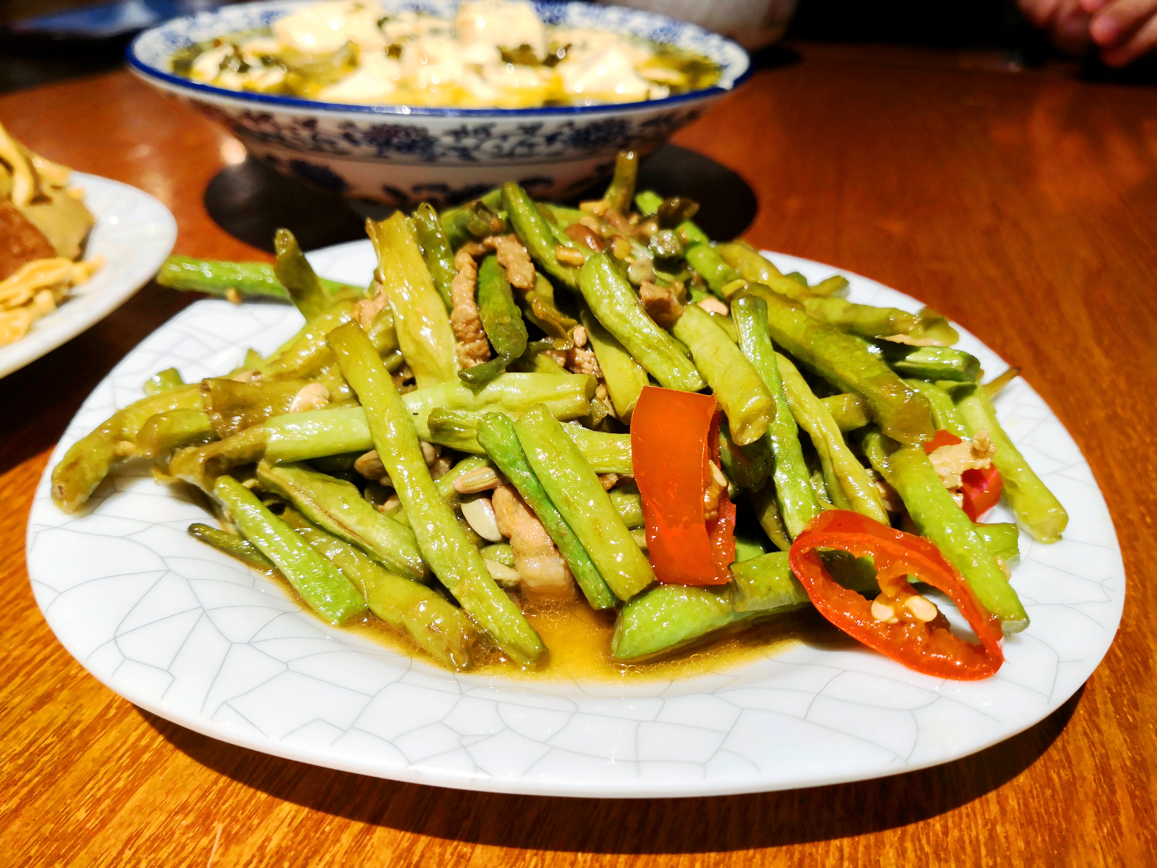 豇豆炒肉丝:豇豆健脾,和气,帮助消化吸收,与肉丝同炒,美味可口,下饭