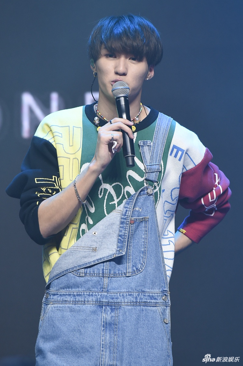 组图:cto男团集体着蓝色牛仔衣青春洋溢 劲歌热舞荷尔蒙气息满满