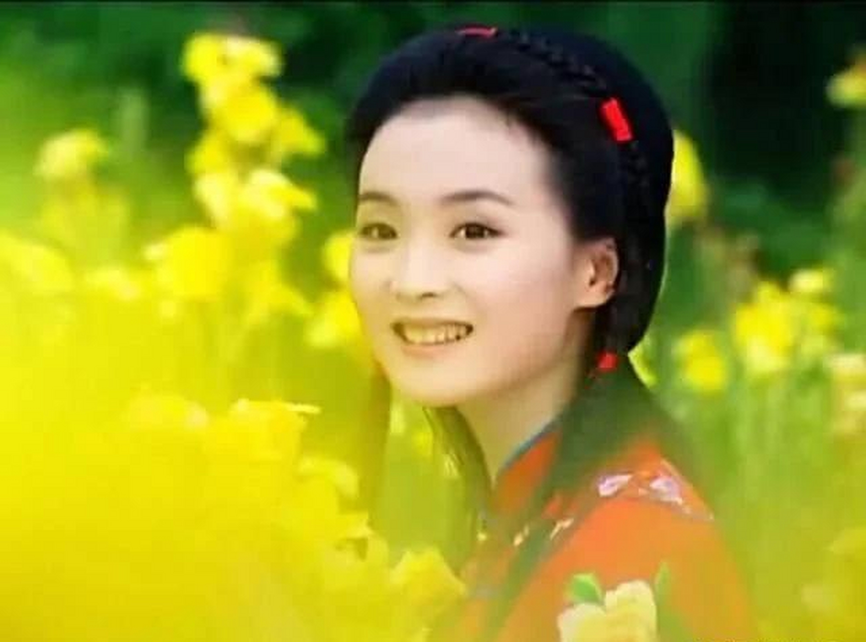 王艳在《情深深雨蒙蒙》中饰演的是陆振华的白月光萍萍,美好又让人