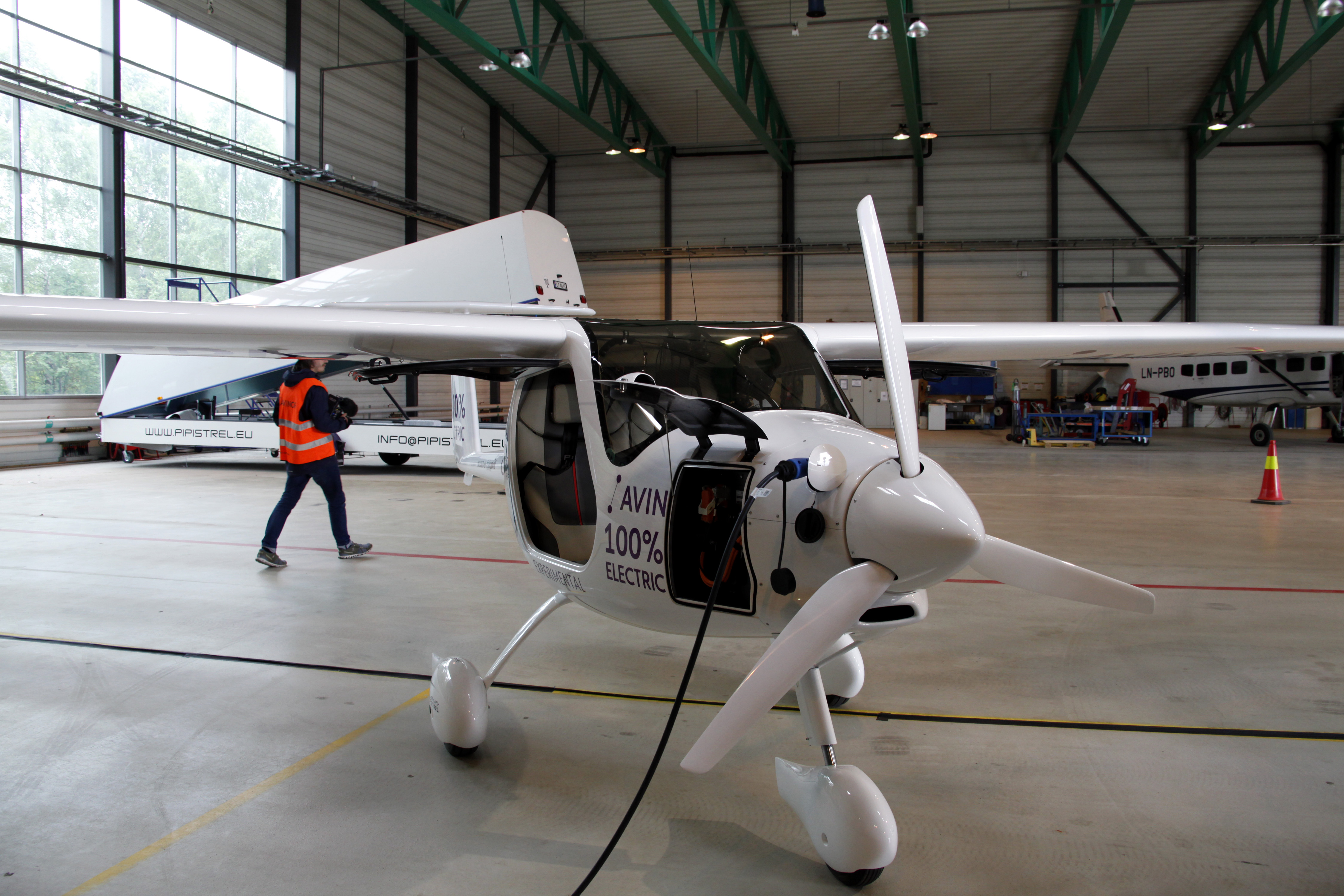 挪威试飞电动飞机推动其商用(1)