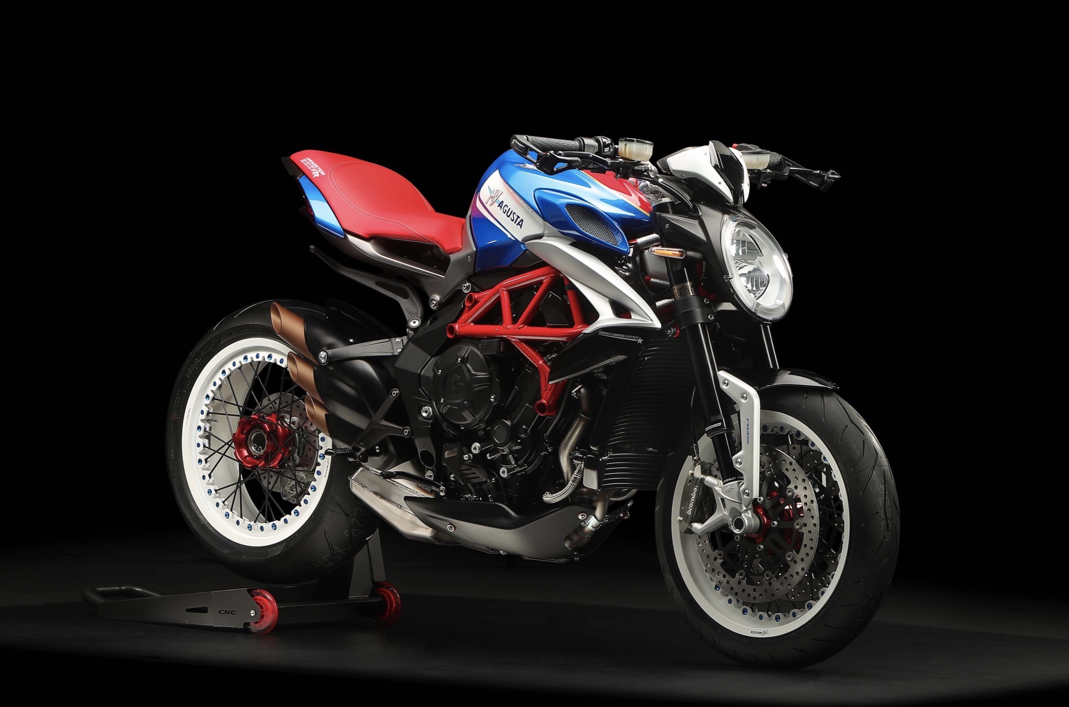 男人心中的梦想摩托车,mv奥古斯塔dragster-800rr,三缸水冷街跑